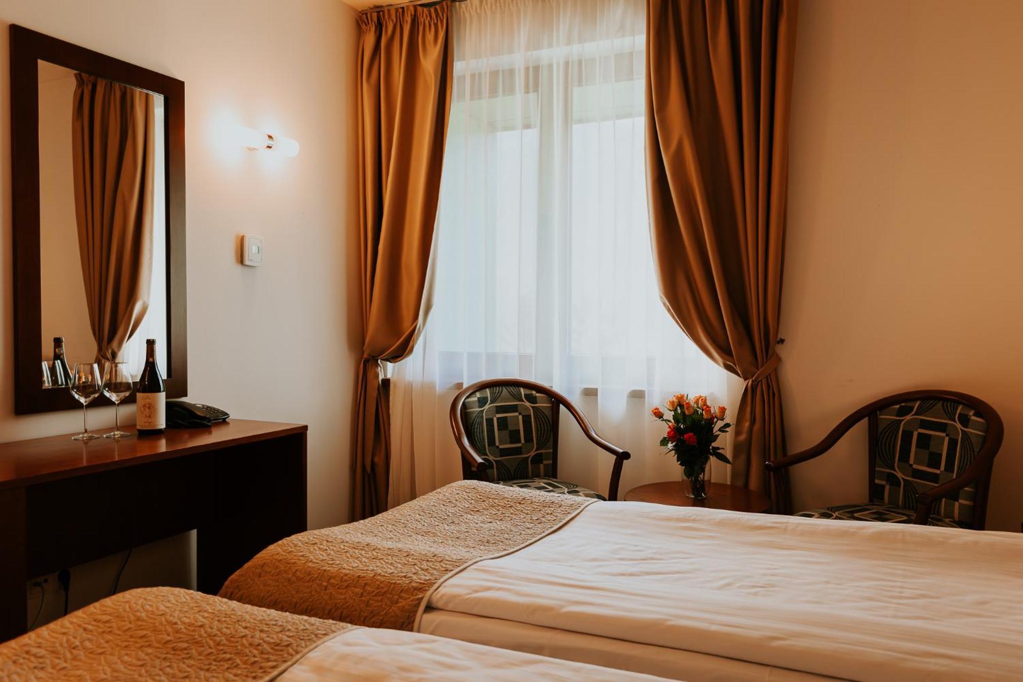 Hotel O3Zone Беїле-Тушнад Екстер'єр фото