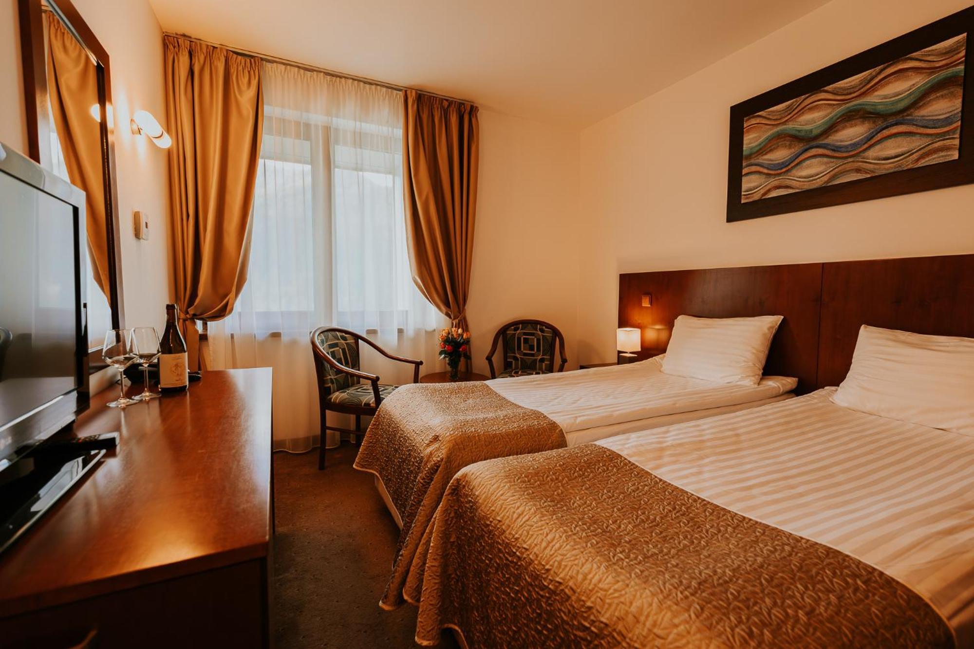 Hotel O3Zone Беїле-Тушнад Екстер'єр фото